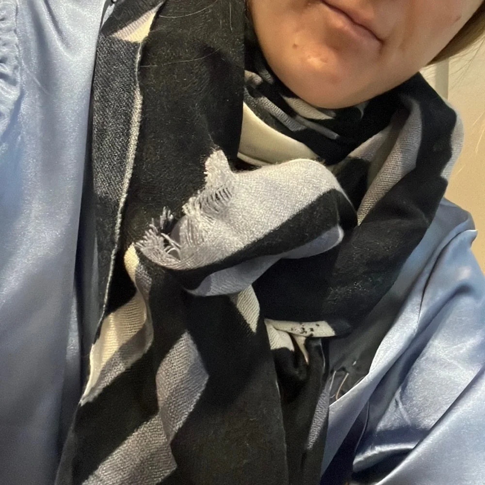 Blue/White Printed Scarf, 100% Acrylic